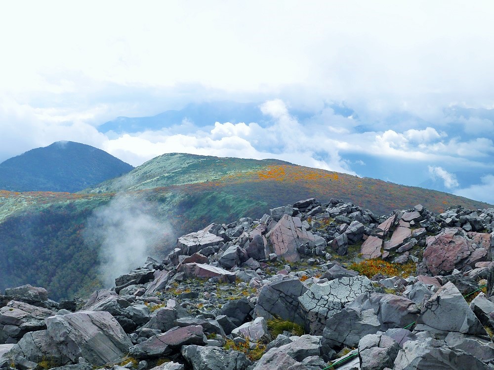 紅葉の絨毯を求めて、秋の茶臼岳（那須岳）日帰り登山　コースタイム実績：2時間